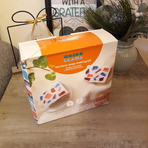 Make-Your-Own Soap Craft Kit - Colorful Soap Making Kit - Mondo Llama - Picture 2 of 6